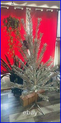 Vintage Aluminum Christmas Tree withoriginal box 6 ft 43 branches Tripod stand