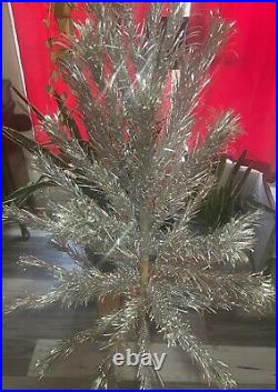 Vintage Aluminum Christmas Tree withoriginal box 6 ft 43 branches Tripod stand