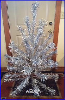 Vintage Aluminum Pom Pom 4 Ft Christmas Tree 46 Branches Complete WithBox