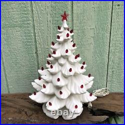 Vintage Atlantic Mold Ceramic Christmas Tree White With Base. Please Read