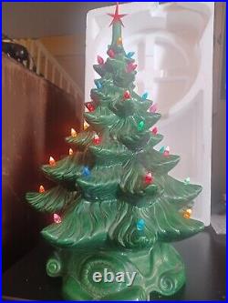 Vintage Atlantic Mold Large Ceramic Christmas Tree Excellent Condition