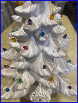 Vintage Atlantic Mold White Ceramic Light Up Christmas Tree With Base 18 Music