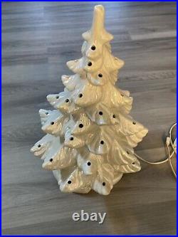Vintage Ceramic 17 White Christmas Tree Mold Bulbs & Accessories And Base 1976