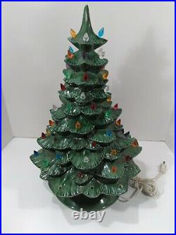 Vintage Ceramic Christmas Tree 20 w Arnels Mold Lamp Lighted Base Musical