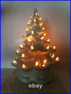 Vintage Ceramic Mold Christmas TreeMUSICAL &LIGHTED16WHITE IRIDESCENTBEAUTY