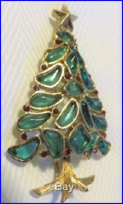 Vintage Crown Trifari Green Molded Glass Red Rhinestone Christmas Tree Pin Sig