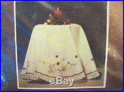 Vintage Edna Looney ALL WHITE POINSETTIAS Christmas Tree Skirt Tablecloth Kit 52