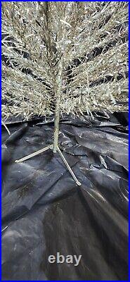 Vintage Peco Christmas Tree 6 Ft Beautiful Aluminum sparkling 91 branches withbox