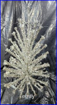 Vintage Peco Christmas Tree 6 Ft Beautiful Aluminum sparkling 91 branches withbox