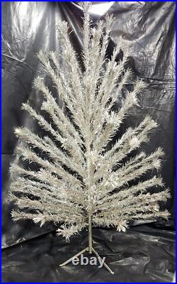 Vintage Peco Christmas Tree 6 Ft Beautiful Aluminum sparkling 91 branches withbox