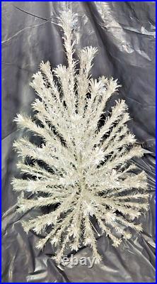 Vintage Peco Christmas Tree 6 Ft Beautiful Aluminum sparkling 91 branches withbox