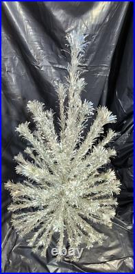 Vintage Peco Christmas Tree 6 Ft Beautiful Aluminum sparkling 91 branches withbox