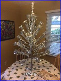 Vintage Pom Pom Sparkler Aluminum 4 Ft/34 Branch Christmas Tree Good Condition