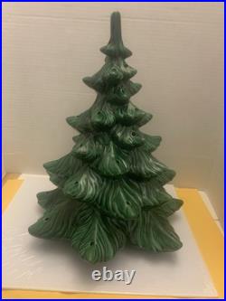 Vintage/Pre-Owned17 Atlantic Mold Ceramic Lighted Christmas Tree withBase, Birds