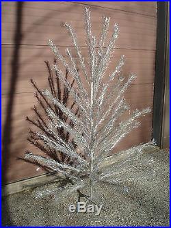 Vintage Splendor Stainless Aluminum Christmas Tree withCurl Twist Needles