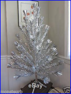 Vintage Stainless Aluminum Christmas Tree 4' Ft 55 Branches PomPom Box Evergleam