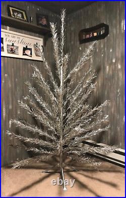 Vintage Star Band Sparkler Aluminum Christmas Tree 49 Branches 6' Tall Complete