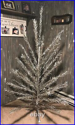 Vintage Star Band Sparkler Aluminum Christmas Tree 49 Branches 6' Tall Complete