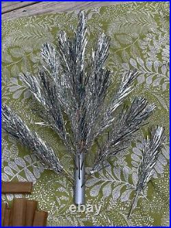 Vintage'The Holiday' Aluminum Wall/Door Hanging Tinsel Christmas Tree K2000 Box