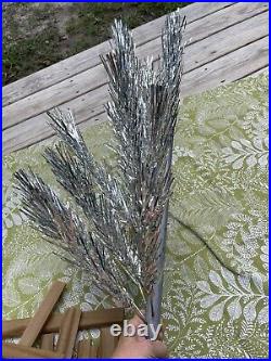 Vintage'The Holiday' Aluminum Wall/Door Hanging Tinsel Christmas Tree K2000 Box