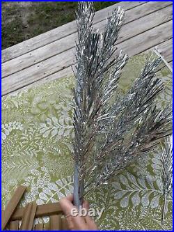 Vintage'The Holiday' Aluminum Wall/Door Hanging Tinsel Christmas Tree K2000 Box