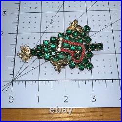 Vintage Unsigned ATTRUIA Christmas Tree Pin Green Red Cl Rhinestones Cherubs