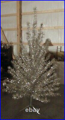 Vintage silver aluminum christmas tree 6 1\2 ft 65 branch silver forest vguc