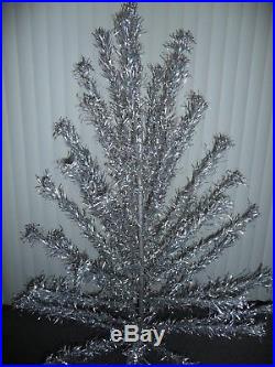 Vtg 6 Foot Consolidated Novelty Co. Aluminum Christmas Tree 43 Branches Withbox