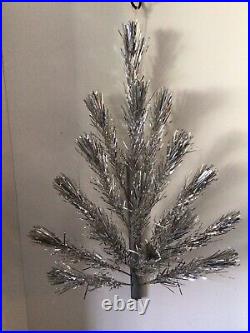 Vtg Metal Tree Corp. 2 Aluminum Hanging Door Wall Xmas Tree Model K4000 Box