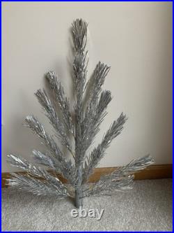 Vtg The Holiday Aluminum Hanging Wall Or Door Tinsel Christmas Tree K2000 Boxed