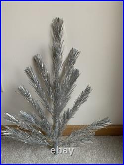 Vtg The Holiday Aluminum Hanging Wall Or Door Tinsel Christmas Tree K2000 Boxed