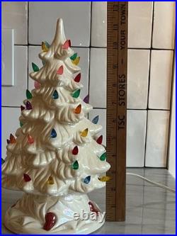 Vtg White Opalescent Christmas Tree Red Berries Holland Mold Hard To Find! 11.5